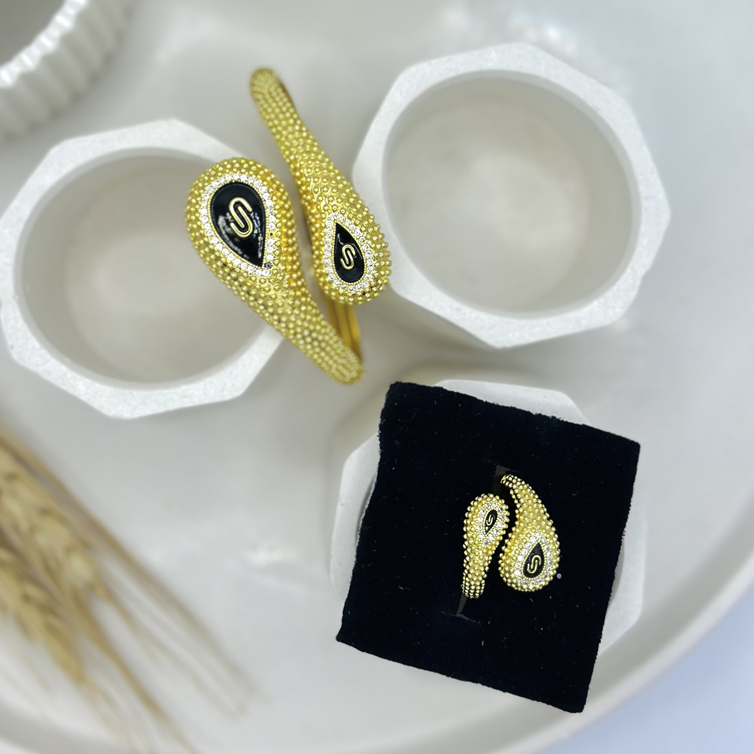 Golden flame set
